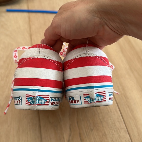 VANS Where’s Waldo lace ups size 3.5 - Picture 3 of 4